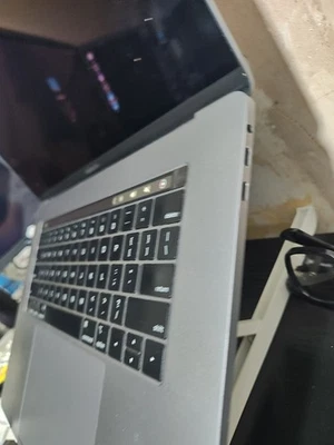 READ! Apple MacBook Pro 15-inch 2018 i9 16GB RAM, 500GB SSD (Screen Damaged) - Image 1 of 4