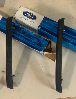 Almohadillas protectoras de parachoques delantero Lincoln Continental 1973 OEM NUEVO D3VY-17A812-A Foto 1 de 2