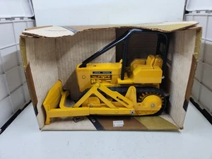 1/16 ERTL Vintage John Deere 450 Crawler W/Blade & ROPS NIB (1975) L2644 - Picture 1 of 9