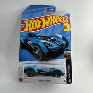 2023 HOT WHEELS HW ROADSTERS 1/10 ROADSTER BITE DIECAST BLUE 12/250 - Picture 1 of 3