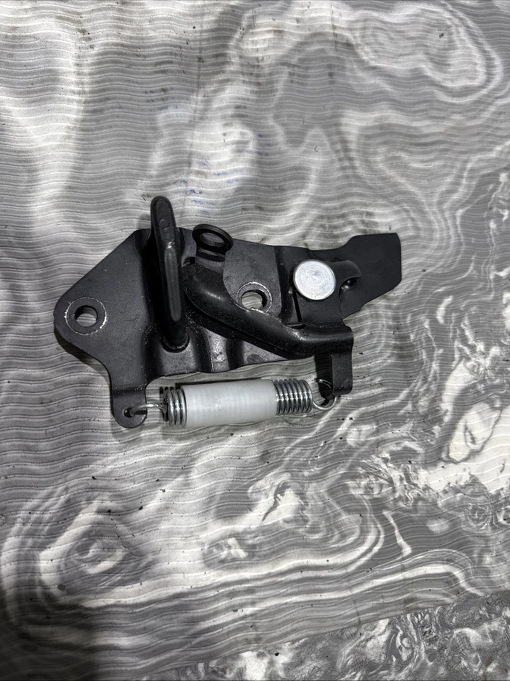 Scion FR-S 2013-2016 Brz tapa inferior maletero bloqueo pestillo Striker SU003-01467 Foto 1 de 2