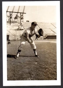 Claude Raymond Braves 1962 foto instantánea original #4 sin firmar 3-1/2 x 5-1/8 - Imagen 1 de 1