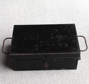 VINTAGE METAL THRIFT MONEY CASH BOX WITH KEY - Picture 1 of 6