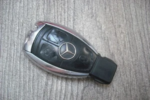 MERCEDES W204 CLASS REMOTE LOCKING KEY FOB - Picture 1 of 4