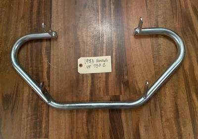 Honda Vf750c 1985 barra de choque cromada protector del motor (buen estado recto) Foto 1 de 4