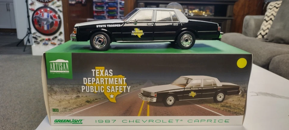 GREENLIGHT CHEVROLET Caprice 1987 Texas Security 1/18 GREEN19127