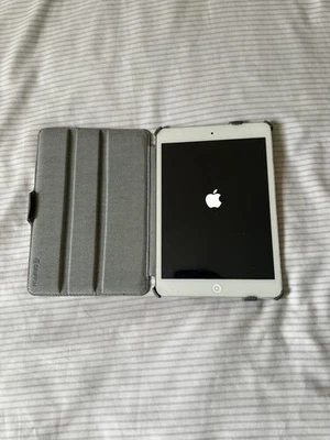 Apple iPad Mini  - Image 1 of 3