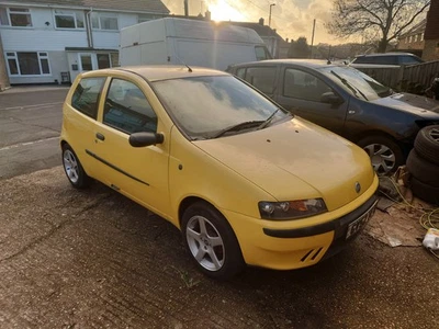Yellow Fiat Punto 1.2 8V Active Sport... Not 16v Sporting - Image 1 of 4