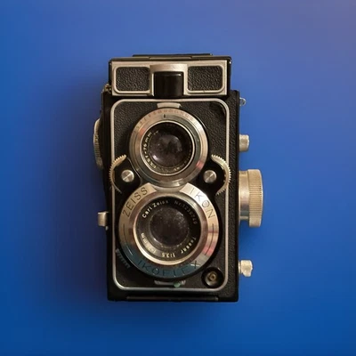 两个,是 2,蔡司 Ikoflex 887/16 Favorit TLR。 — 第 1/4 张图片