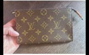 LOUIS VUITTON MONOGRAM ACCESSORY POUCH W/RING - Picture 1 of 12