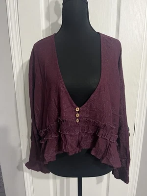Top corto Free People Borgoña con volantes metálicos inferior grande Foto 1 de 4