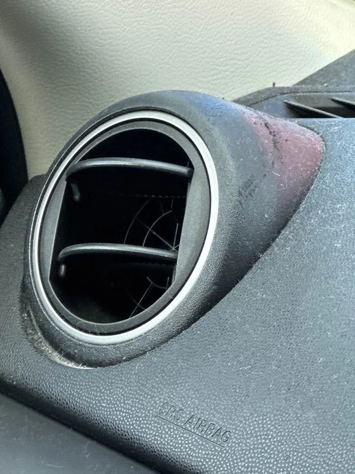 2010 Mazda 3 BL Front Left Aircon Vent ALFA RED AR374 #B795 - image 1 of 4