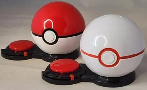 2x Jazwares Pokemon Battle Spiel Überraschung Angriff Pokeball + Premier Ball - Bild 1 von 18