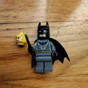 Lego Batman Minifigure DC Superhero Type 3 Cowl textile Cape grey black head - Picture 1 of 10