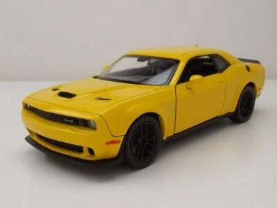 Dodge Challenger SRT HELLCAT Widebody 2018 Giallo Modellino 1:24 MotorMax - Immagine 1 di 4
