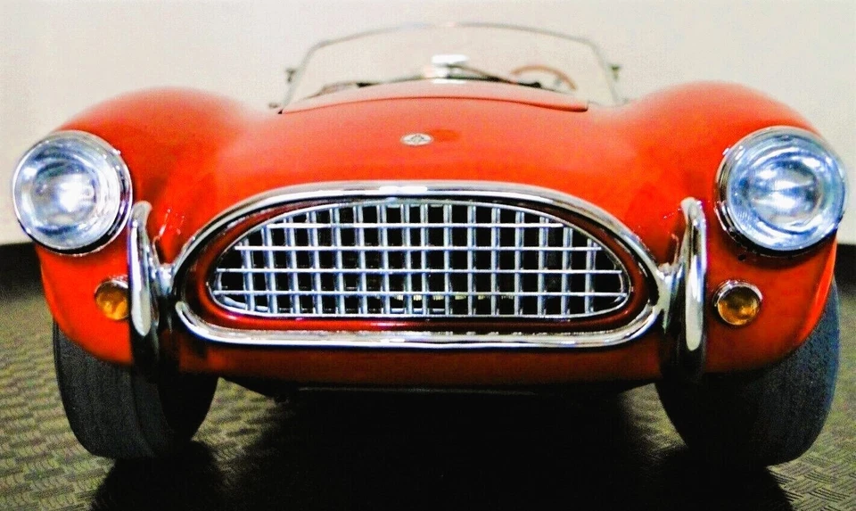 Coche de carreras Ford Shelby Cobra con llantas de radios y motor 289 1:12 MODELO A GRAN ESCALA Foto 1 de 4