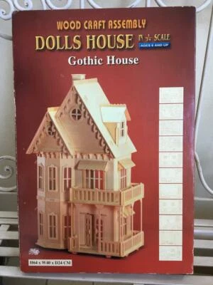 Casa delle bambole di legno da costruire, stile gotico, scala 1/24 - Immagine 1 di 4
