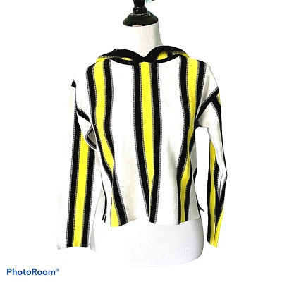 Suéter corto Forever 21 talla pequeña con capucha a rayas negro amarillo mangas superiores para mujer Foto 1 de 4
