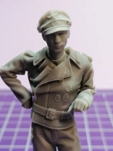 Junge Deutsche Panzer Besatzung OffizierWW2 Scale 1:16 Resin - Bild 1 von 7