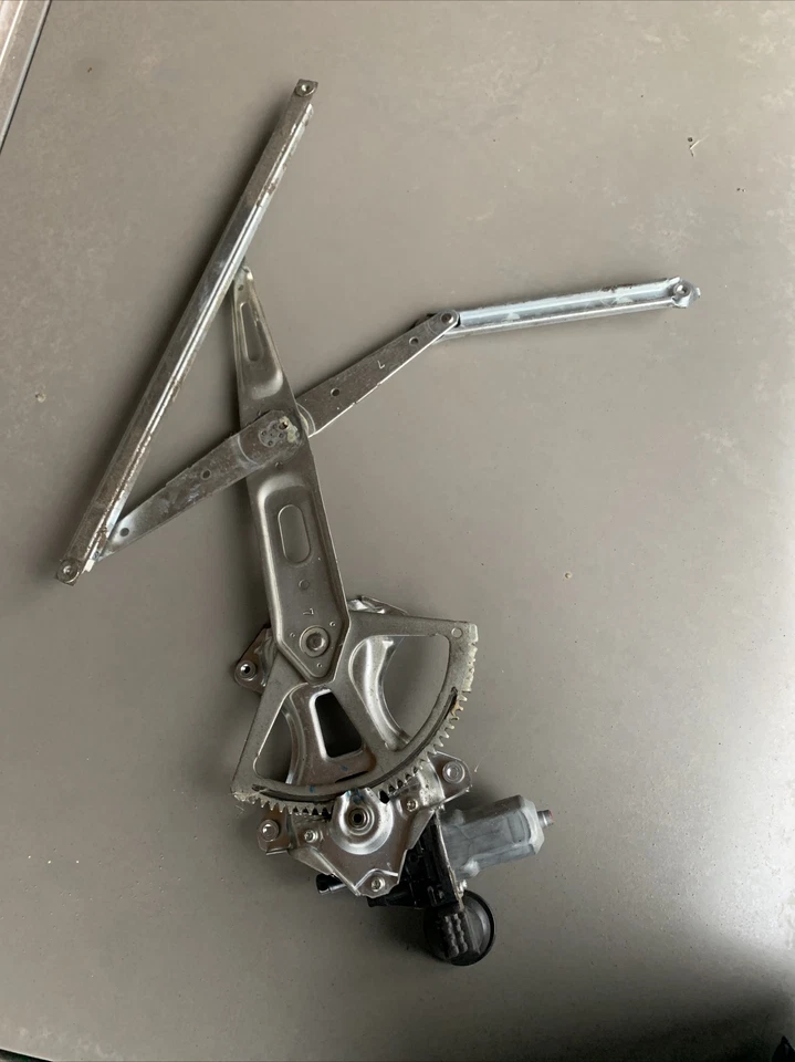 Toyota Prius 2008 pasajero delantero derecho ventana lateral regulador metal 08 Foto 1 de 1