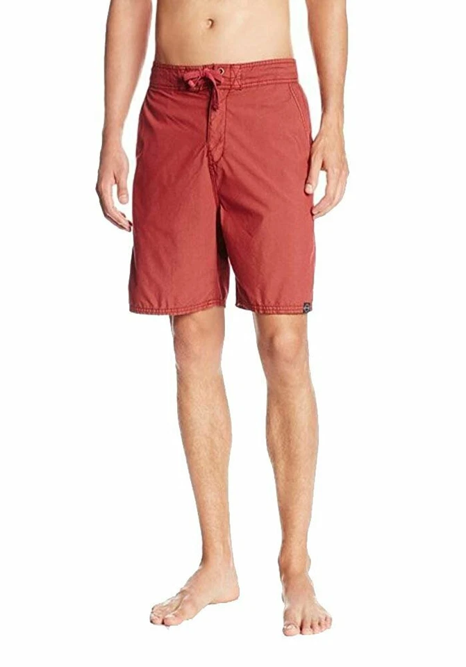 Pantalones cortos de natación rojos grandes resistentes a la intemperie para hombre con cordones descoloridos Foto 1 de 1