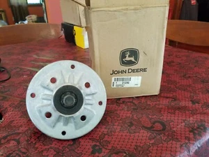 John Deere Original Equipment OEM Spindle Assembly GY20592 New Old Stock - Picture 1 of 2