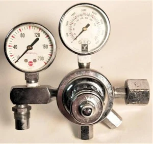 Veriflo Dual Stage Pressure Regulator (CGA 540) - Picture 1 of 5