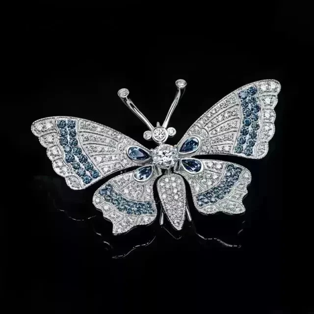 Broche colgante broche mariposa moissanita real corte redondo de 4 quilates enchapado en oro blanco de 14 quilates Foto 1 de 4