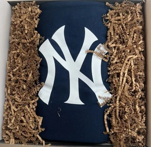 BRAND NEW YORK YANKEES BLANKET 50x60 THROW WITH BOX SEASON TICKET HOLIDAY GIFT - Picture 1 of 4