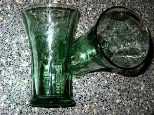 2 vasos verdes de Coca Cola (Coca-Cola) parte superior acampanada/parte inferior acanalada vidrio pesado - Imagen 1 de 7