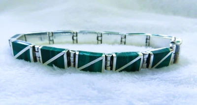 950 Sterling Silver Inlaid Malachite Hinged Panel Bracelet Safety Catch 38Gram - Image 1 of 4