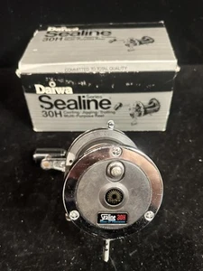 Daiwa Sealine 30H Baitcast Angelrolle RH Salzwasser ~ mit Karton - Bild 1 von 7