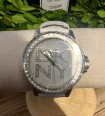 DKNY Damenuhr silberfarbend Echtlederband weiß - Bild 1 von 2