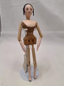 Bambola vintage 9,25" in legno snodata artista House of Seven Gables USA c1960s - Foto 1 di 10