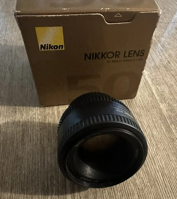 Lente Nikon AF FX NIKKOR 50 mm F/1,8D con caja - muy limpia Foto 1 de 3