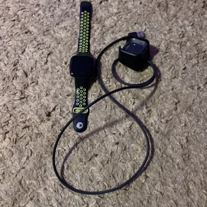 Fitbit Versa/Versa mit Ladegerät, super Zustand - Bild 1 von 4