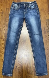 Pantalones de mezclilla para mujer Miss Me 28x31,5 tiro medio ajustados azules - Imagen 1 de 5