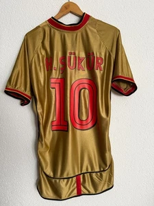 Camiseta de fútbol Hakan Sukur #10 Galatasaray AS Umbro L camiseta dorada Turquía - Imagen 1 de 5