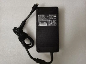 Adaptador 100% Original Para Clevo P870KM-G i7-7700K GTX1070 Delta 19.5V 16.9A 330W - Imagen 1 de 7