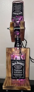 Applique Jack Daniels doppia bottiglia whisky bar luce tavolo lampada da parete arredamento casa - Foto 1 di 4
