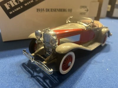 DANBURY MINT 1935 DUESENBERG SSJ SPORTSTER 1:24 DIECAST CAR GREY/RED Convertible - Image 1 of 4
