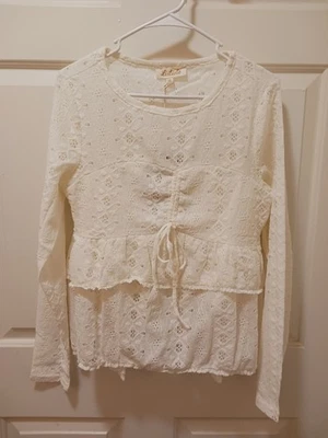 Nuevo con etiquetas Listicle Off White Encaje Peplum Prarie Top Grande Boho Western Cottage Foto 1 de 4