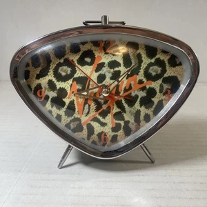 Vintage Gepardenmuster mit orangem Schriftzug Aufziehuhr - Bild 1 von 3