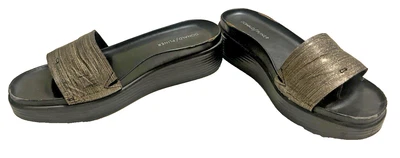 SANDÁLIAS CHINELOS DONALD PLINER PRETO/GUNMETAL GLITTER 1,5”PLATAFORMA TAMANHO 7,5 - Imagem 1 de 4