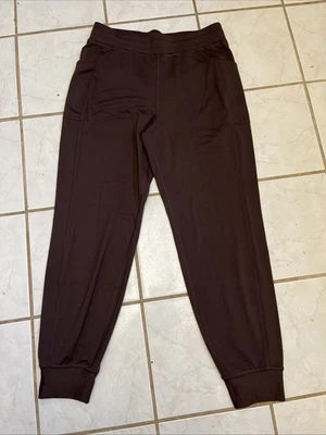 Pantalones de chándal FABLETICS marrón oscuro ON-THE-GO CLIMA FRÍO talla M #PT2044870 Foto 1 de 4