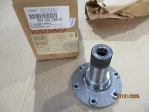 NEU OE PORSCHE 99733220951 ANTRIEBSWELLE GELENK FLANSCH 911 GT3 GT2RS TURBO - Bild 1 von 3
