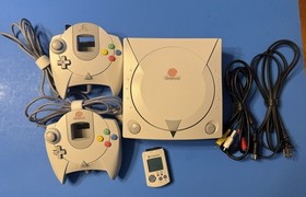 Sega Dreamcast HKT-3020 W/2 Controllers, 1  memory card, power & a/v cords 