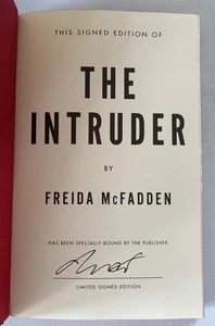 FREIDA MCFADDEN THE INTRUDER SIGNED AUTOGRAPHED HARDCOVER 1ST EDITION SHIPS ASAP - Bild 1 von 8
