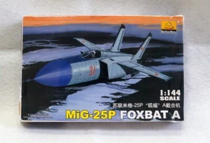 Militärflugzeug Montage Modell 1:144 montiert Flugzeugmodell 80412 - Bild 1 von 8