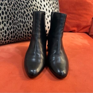 VANELi Dorle Black Ankle Boots women's sz 9.5W - Picture 1 of 7